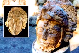 Bí ẩn tượng chiến binh 1.000 năm tuổi đội mũ rắn há miệng đe dọa