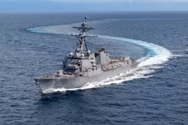 Tàu khu trục USS Ted Stevens (DDG-128) của Hải quân Mỹ, thuộc lớp Arleigh Burke Flight III, đang hành trình trên biển trong quá trình chạy thử. (Nguồn ảnh: HII)