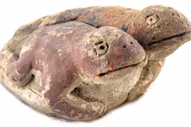 Tượng ếch dính liền độc lạ 3.800 tuổi