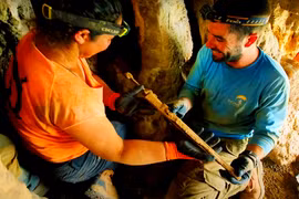 Cận cảnh bốn thanh kiếm La Mã 1.900 năm tuổi đẹp hoàn hảo