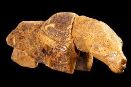 Tìm thấy tượng sinh vật kỳ dị trong hang cổ, chuyên gia đau đầu giải mã