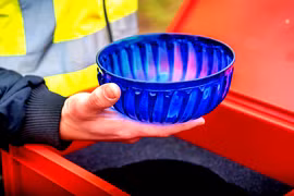 Chiếc bát thủy tinh xanh La Mã cổ đại nguyên vẹn gây chấn động