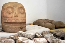 Hình thù kỳ quái của bức tượng đá thờ thần chết Xipe Totec 