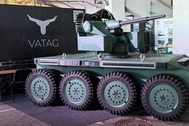 Ukraine ra mắt xe robot mặt đất chiến đấu hạng nặng điều khiển bằng AI 