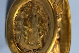 Nhẫn cưới La Mã cổ đại 2.000 năm tuổi gây chấn động