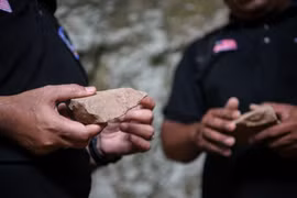 Công cụ bằng đá 17.000 năm tuổi 