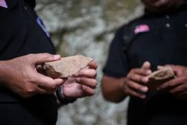 Công cụ bằng đá 17.000 năm tuổi 