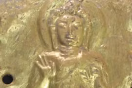 Tấm vàng độc lạ giấu bên dưới bức tượng Phật Thái Lan 