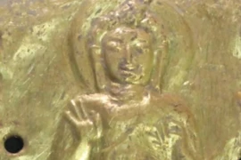 Tấm vàng độc lạ giấu bên dưới bức tượng Phật Thái Lan 