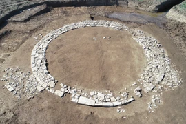 Vòng tròn đá La Mã khổng lồ hé lộ bí ẩn hiện diện đế chế