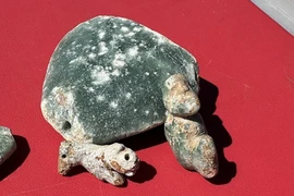 Tìm thấy đồ trang trí 10.000 tuổi khắc chim thiêng quyền lực