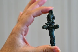 Rợn người chiếc đinh hình người dùng làm bùa hộ mệnh 