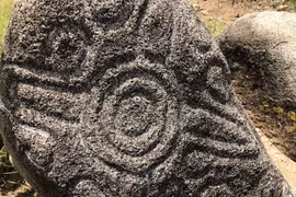 Khám phá khu phức hợp nghi lễ cổ xưa với hình khắc bí ẩn