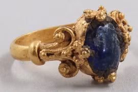 Họa tiết tinh xảo trên nhẫn vàng thời Trung Cổ gây kinh ngạc