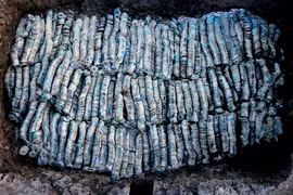 Cận cảnh 100.000 đồng xu cổ được tìm thấy ở Nhật