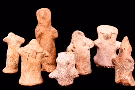 Soi tàn tích xưởng đồ chơi Thời Trung Cổ, lộ chi tiết xúc động 