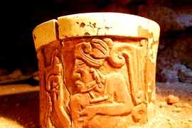 Mở mộ cổ của người cai trị Maya, chấn động kho báu khủng