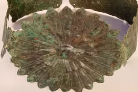 Mở ngôi mộ cổ Hy Lạp, chấn động thấy hài cốt đội vương miện ngược