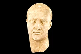  'Nội soi' đầu tượng Hoàng đế La Mã 1.700 tuổi, hé lộ bí mật bất ngờ