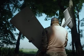 UAV FPV trị giá 1.000 đô la Ukraine đâm vào trực thăng Mi-28 