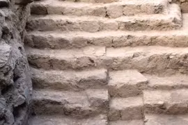 Kiến ​​trúc cổ kỳ lạ giống kim tự tháp khiến chuyên gia bối rối