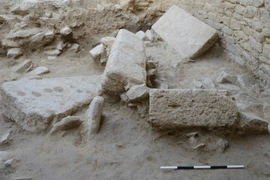 Mở lăng mộ hoàng gia, nhiều hiện vật lạ khiến chuyên gia giật mình