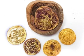 Phát hiện heo đất cổ chứa tiền vàng thời Harun al-Rashid