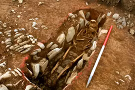 Bằng chứng sốc về nghi lễ tiệc tùng bên mộ thời Trung cổ 