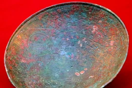 Chiếc bát 'ma thuật' thời trung cổ, được tin sở hữu quyền năng chữa bệnh