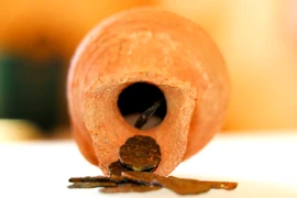 Phát hiện bình tiền cổ 1.400 năm tuổi hé lộ biến cố lịch sử lớn