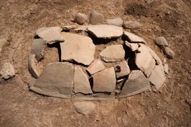 Hạn hán lộ ra 40 ngôi mộ cổ 2.300 tuổi ở Iraq 