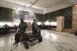 Binh sĩ Nga tự chế tạo robot chở hàng mini tại vùng chiến sự