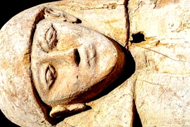 Ngôi mộ thiếu nữ Ai Cập cổ chứa kho báu vàng hé lộ sự thật sốc