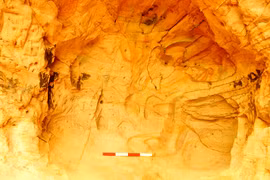 Lở đất làm lộ ra hang động nghi lễ thời Trung Cổ 