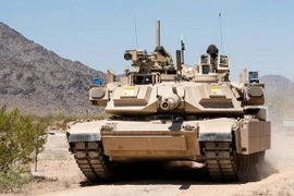 EuroTrophy đã ký hợp đồng trị giá 330 triệu euro với KNDS Deutschland để trang bị Hệ thống bảo vệ chủ động Trophy cho xe tăng Leopard 2A8 của bốn quốc gia NATO châu Âu, cho thấy xu hướng chuyển dịch sang tiêu chuẩn hóa các hệ thống phòng vệ chủ động nhằm đối phó với các mối đe dọa chống tăng hiện đại (Nguồn ảnh: KNDS).