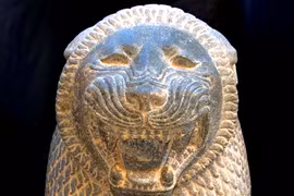 Sự thật thú vị về tượng sư tử canh cổng thành 3.000 năm tuổi 