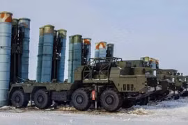 Các bệ phóng tên lửa đất đối không của hệ thống phòng không S-400