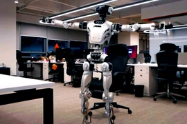 Thích thú xem robot Trung Quốc thư giãn cực chill xả stress 