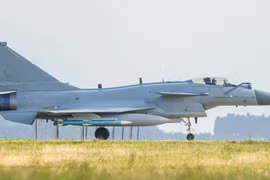 Trung Quốc xác nhận chiến đấu thành công của tiêm kích xuất khẩu J-10CE