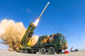 Phóng tên lửa đất đối không từ hệ thống HQ-22 của Trung Quốc