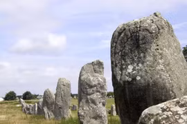 Dãy đá Carnac – công trình cự thạch cổ nhất châu Âu gây tranh cãi