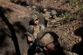 Vòng vây thép ở Donetsk, quân Ukraine mắc kẹt giữa làn mưa pháo Nga