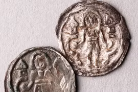 Tận mục 6 đồng xu bạc thế kỷ 13, danh tính người đúc gây bất ngờ