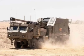 Pháo tự hành SIGMA 155 Roem của Pháo binh Lực lượng Phòng vệ Israel (IDF), trang bị pháo 155 mm tầm bắn tối đa khoảng 40 km, hệ thống nạp đạn tự động, kíp chiến đấu 3 người và khả năng tác chiến “bắn – cơ động” nhờ hệ thống chỉ huy, điều khiển số hóa. (Ảnh: Bộ Quốc phòng Israel)