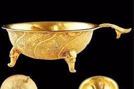 Độc đáo bình đựng rượu cổ có ba chân sư tử thời nhà Đường 