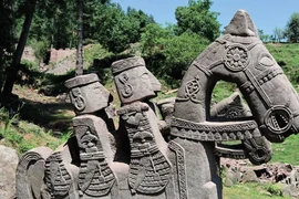 Bí ẩn 200 bức tượng cưỡi ngựa bằng đá Thời Trung Cổ 