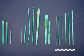 Mở mộ cổ, ngỡ ngàng phát hiện bộ dụng cụ phẫu thuật 1.000 năm tuổi