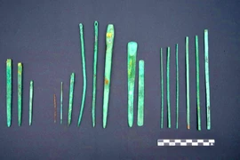 Mở mộ cổ, ngỡ ngàng phát hiện bộ dụng cụ phẫu thuật 1.000 năm tuổi