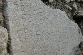 Tận thấy 10 phiến đá khắc chữ kỳ lạ ở Thổ Nhĩ Kỳ 