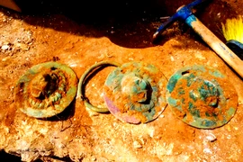 Mở mộ La Mã cổ, chuyên gia sững người thấy tay cầm đầu sư tử